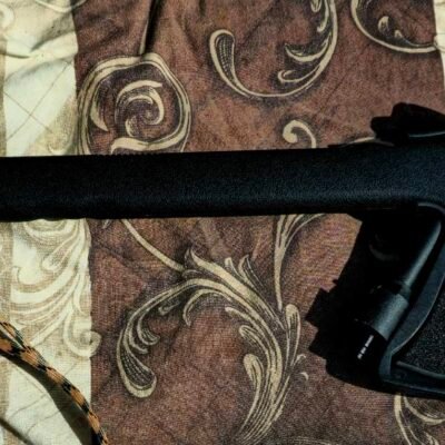 Kompaktiškas daugiafunkcis kirvis gamtai ir stovyklavimui