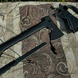 Kompaktiškas daugiafunkcis kirvis gamtai ir stovyklavimui