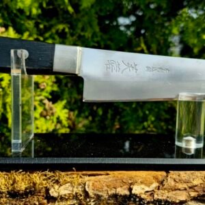 Japonų virtuvinis peilis – rankų darbo klasika su charakteriu