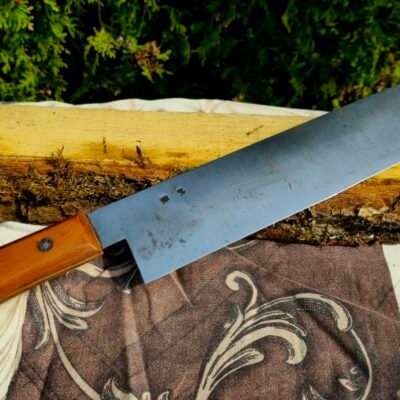 Virtuvinis peilis su natūralaus medžio rankena – klasika, kuria pasitiki ranka