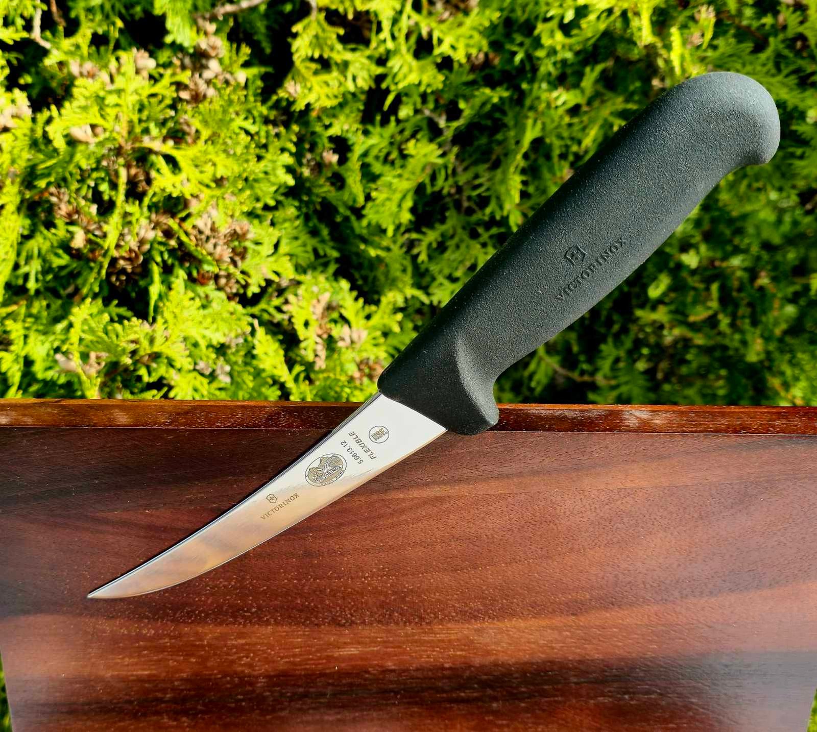 „Victorinox“ lankstus iškaulinimo peilis – šveicariška precizika profesionalams