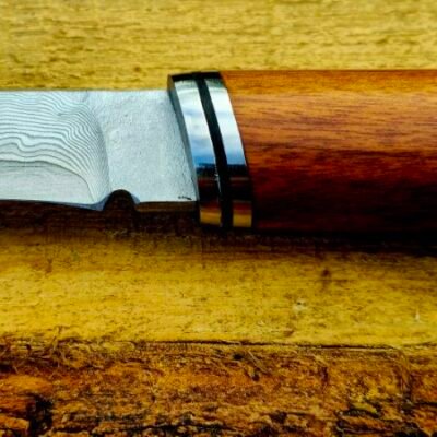 Rankų darbo damasko stiliaus peilis – elegancija ir meistrystė Jūsų delne