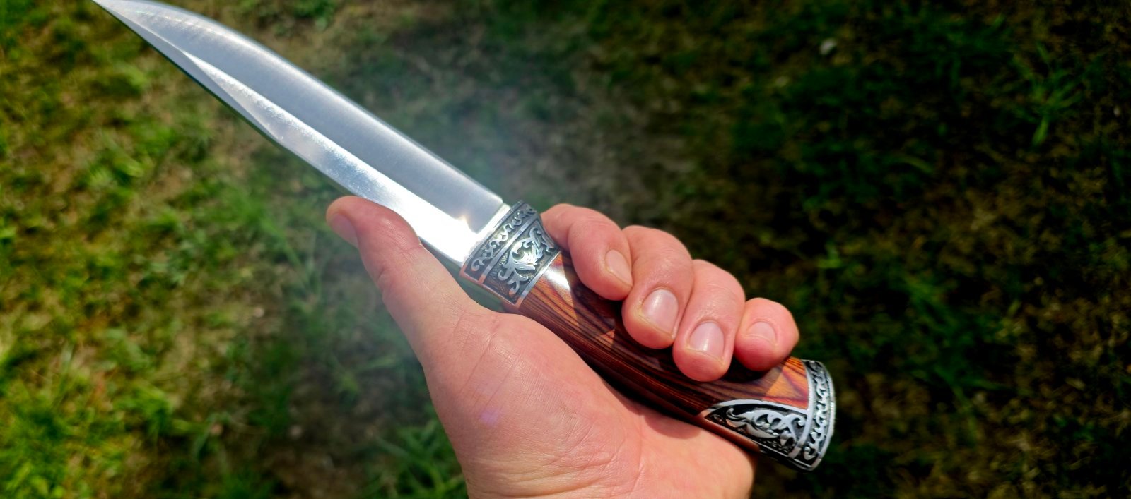 Galingas ir elegantiškas lauko ir išgyvenimo peilis – patikimumas jūsų kasdienybėje ir kelionėse