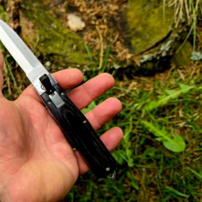 Stilingas lenktinis peilis su prancūzišku mechanizmu – elegancija ir funkcionalumas viename