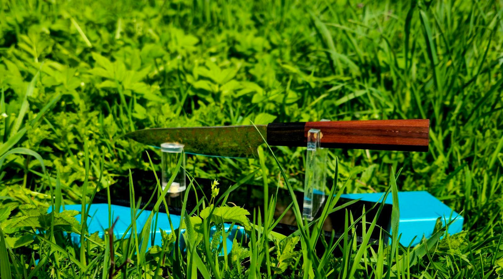 Išskirtinio grožio virtuvinis peilis su Damasko raštu – elegancija ir funkcionalumas Jūsų virtuvėje