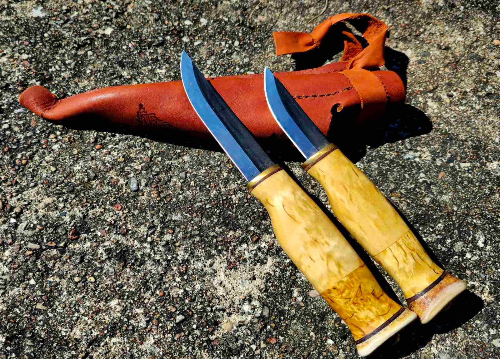 Suomių rankų darbo peilių rinkinys – gamtos dvasia tavo delne