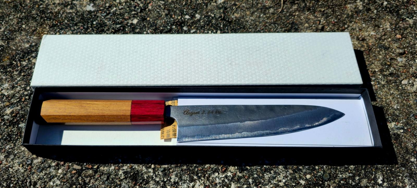 Japoniškas peilis, vertas vietos šalia močiutės kočėlo virtuvėje - Image 2