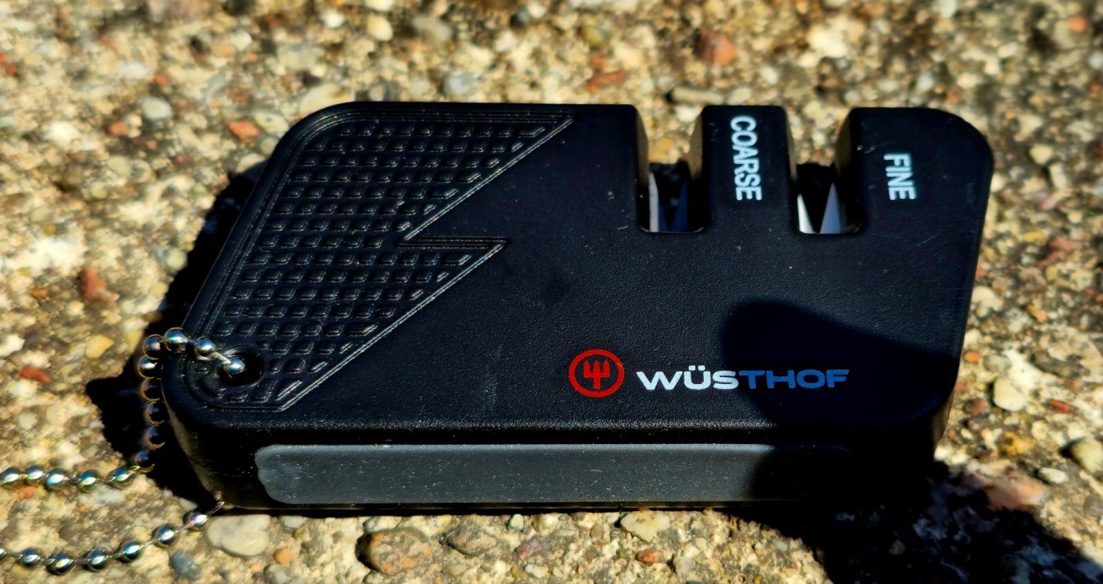 WÜSTHOF dvipusis kišeninis peilių galąstuvas – greitas ir praktiškas aštrumo sprendimas