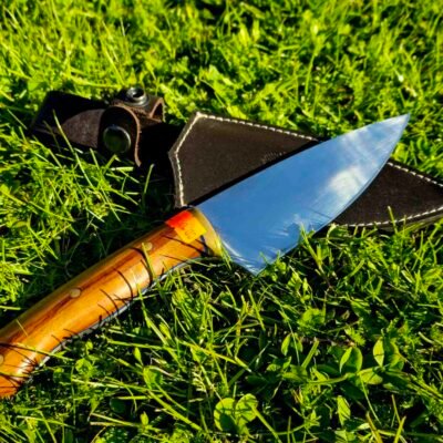 Rankų darbo peilis – nukaltas iš laivo išmetimo vožtuvo plieno