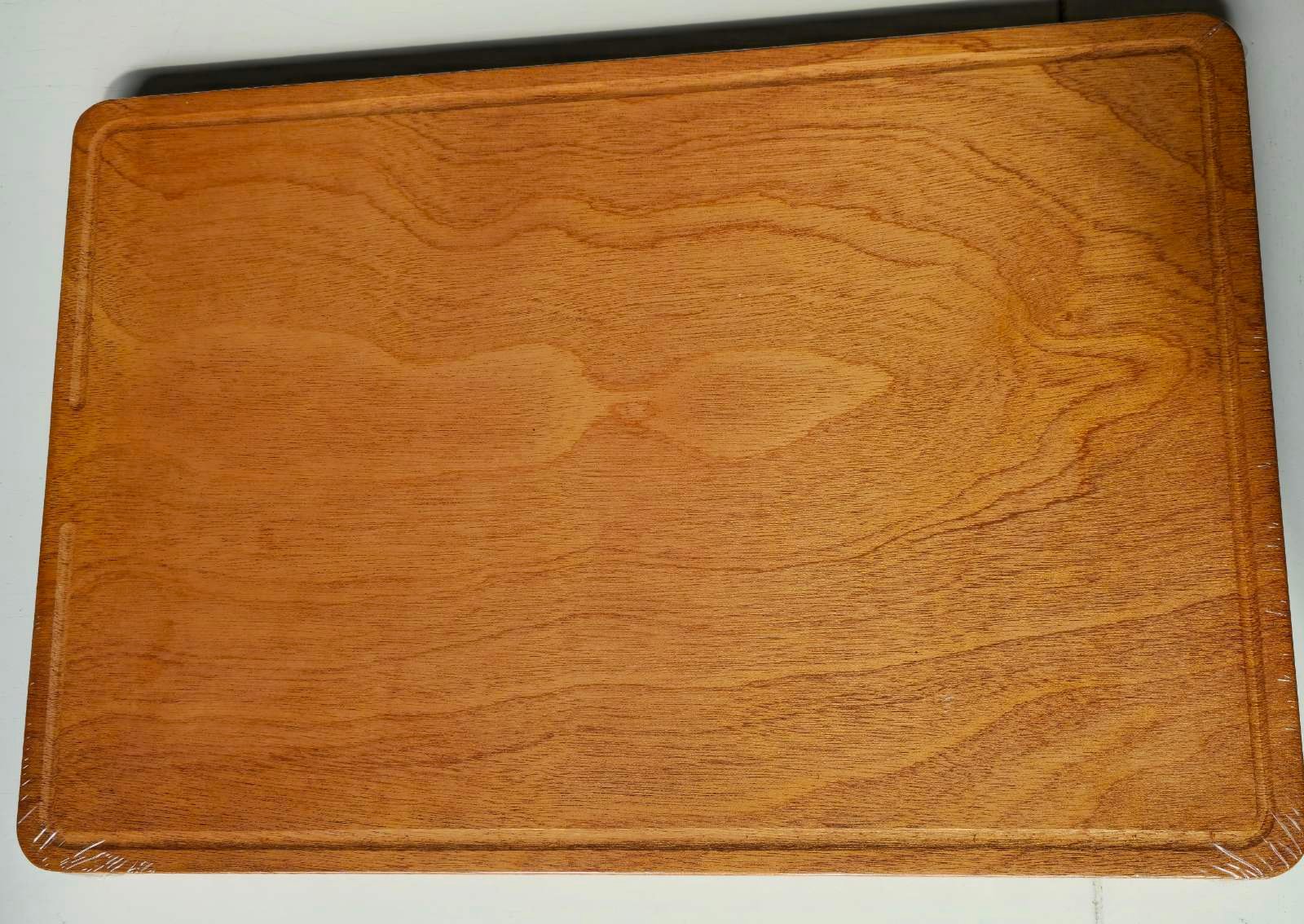 Natūralaus rašto pjaustymo lenta – 45×30×2.5 cm Lengvumas. Estetika. Peilio pagarba.