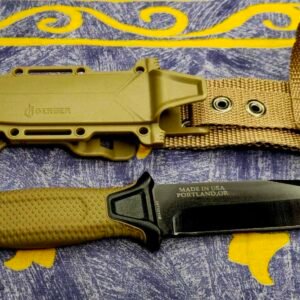 Tvirtas lauko ir išgyvenimo peilis su gumuota rankena ir daugiafunkciu dėklu