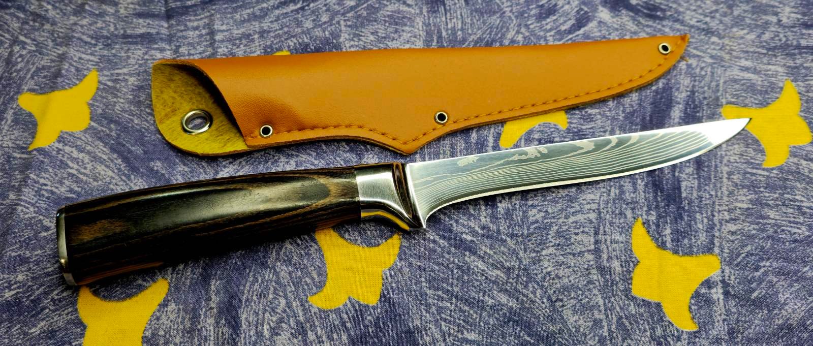 Lengvas ir elegantiškas peilis su dailia geležte bei medžio rankena