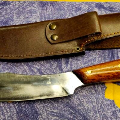 Kompaktiškas, bet masyvus peilis su 5 mm storio ašmenimis – patikimas įrankis jėgai ir kontrolei