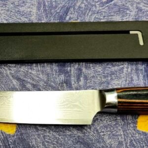 Modernus virtuvinis peilis su 2 mm storio ašmenimis – tikslus pjūvis ir elegantiškas dizainas virtuvėje