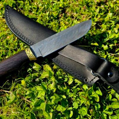 Kompaktiškas damaskinio plieno peilis – praktiškas įrankis gamtai ir tiksliai pjovimo kontrolei