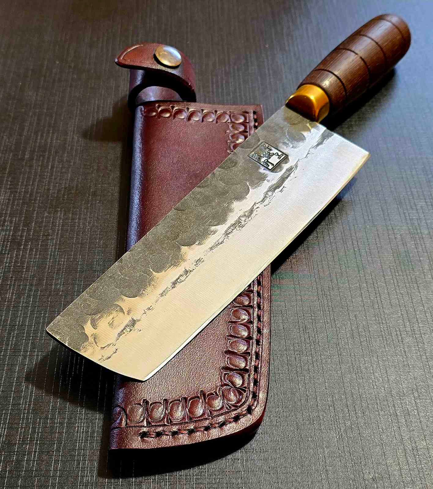 Kaltas „nakiri“ daržovių peilis su vienetiniu dėklu
